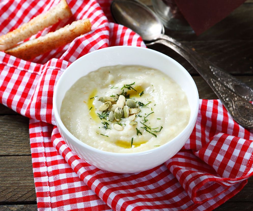 Zupa krem z selerów: przepis na pyszną zupę selerową