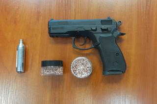 Zniszczone wiaty przystankowe w Muszynie