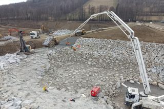 Stronie Śląskie - zabezpieczenie przeciwpowodziowe i naprawa uszkodzej tamy na potoku Morawka