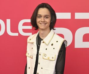 Konferencja prasowa 62. edycji Krajowego Festiwalu Polskiej Piosenki w Opolu. Tłum gwiazd na czerwonym dywanie