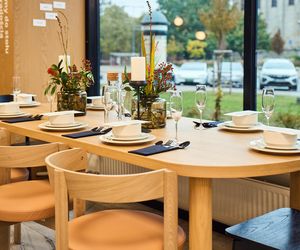 IKEA zaprasza do stołu i jedzenia nowościami i obniżonymi cenami