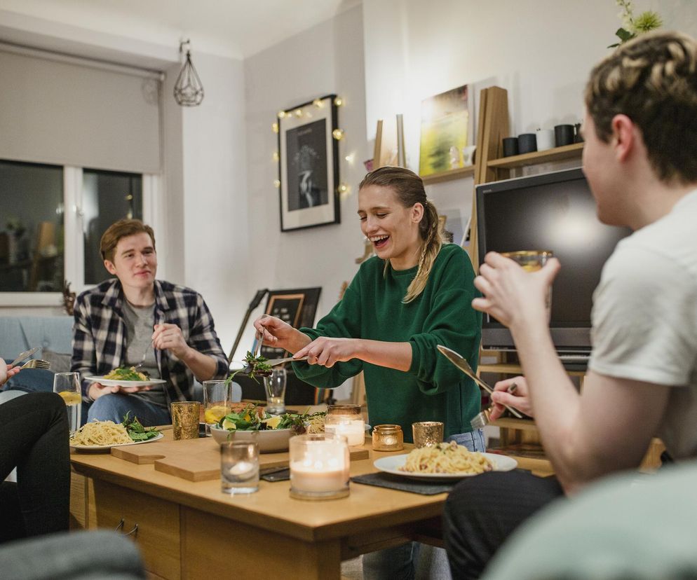 Jednym idzie w tłuszcz, innym idzie w mięśnie. Nowe badania wyjaśniają, dlaczego różnie tyjemy po świętach