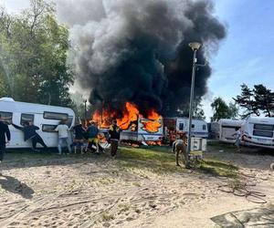 Pożar na kempingu w Jastarni! Turyści musieli uciekać od ognia