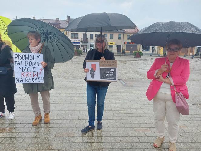 Protest pod hasłem "Ani jednej więcej" Starachowice 14.06.2023