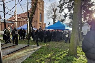 Tłumy żegnały młodego burmistrza i jego ojca. Krystian był pełen miłości, pomagał każdemu