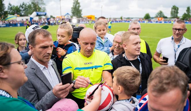 Tłumy kibiców na meczu sędziowanym przez Szymona Marciniaka. Tylu fanów często nie ma nawet na I lidze!