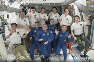 „To była podróż życia”. SpaceX Dragon bezpiecznie zadokował do ISS