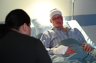 Na Wspólnej, odcinek 3671: Oskar (Maciej Kosiacki), Jaworska (Emilia Michalska)