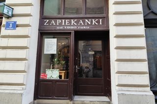 Pani Marta od 41 lat sprzedaje zapiekanki w Krakowie