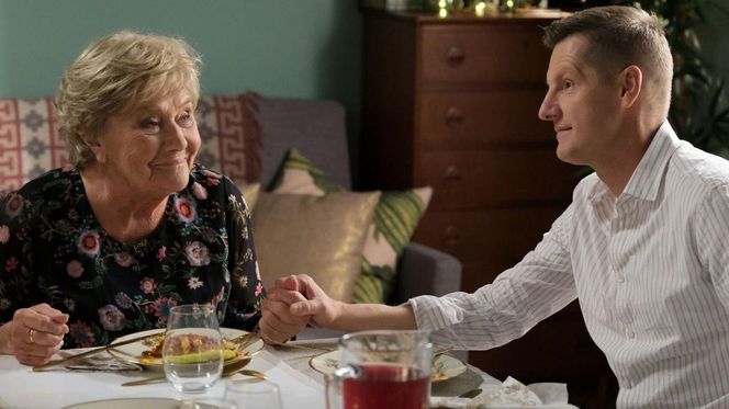 M jak miłość odc. 1881. Barbara (Teresa Lipowska), Paweł (Rafał Mroczek)