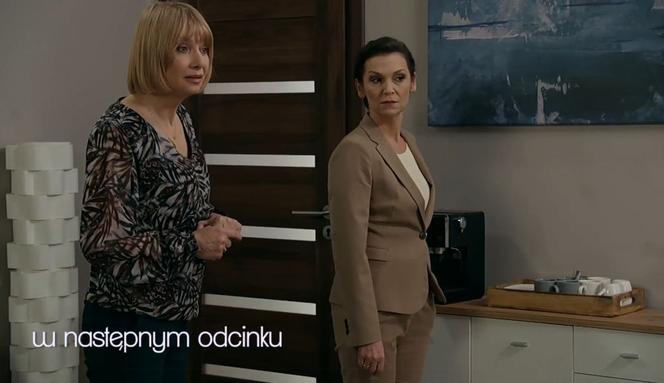 Pierwsza miłość odc. 3404. Izabela (Olga Bończyk), Grażyna (Grażyna Wolszczak)