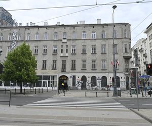 „To co robi miasto, to skandal”. Warszawa sprzedaje zabytkową kamienicę w centrum za grube miliony