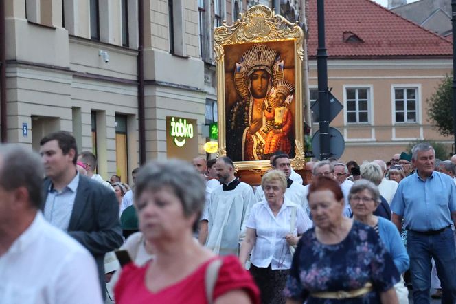 76. rocznica Cudu Lubelskiego. Procesja różańcowa w centrum Lublina