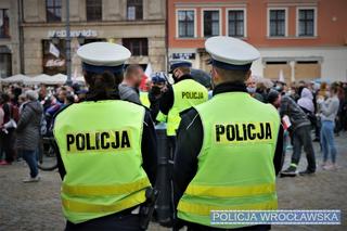 Co zrobić, gdy zatrzyma cię policja? Uniwersytet Wrocławski przygotował szczegółowy PORADNIK
