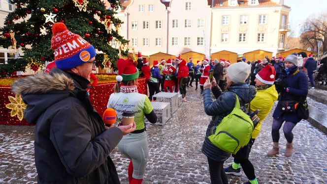 Bieg Mikołajów w Olsztynie. Około 400 osób pobiegło w charytatywnym celu [ZDJĘCIA]