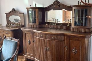 Kredens wraz z pomocnikiem