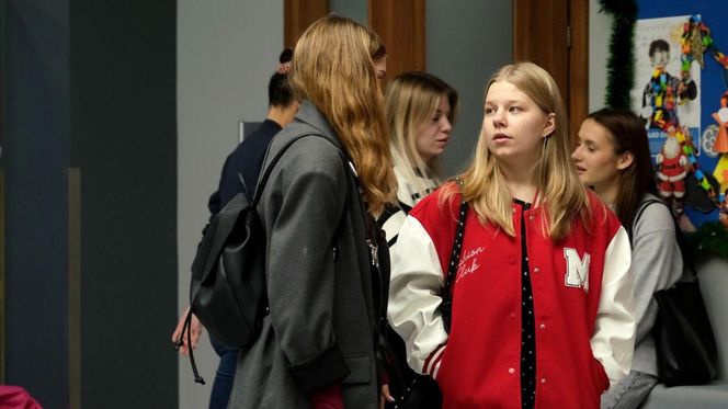 M jak miłość odc. 1855. Sara (Nadia Smyczek), Lenka (Olga Cybińska)