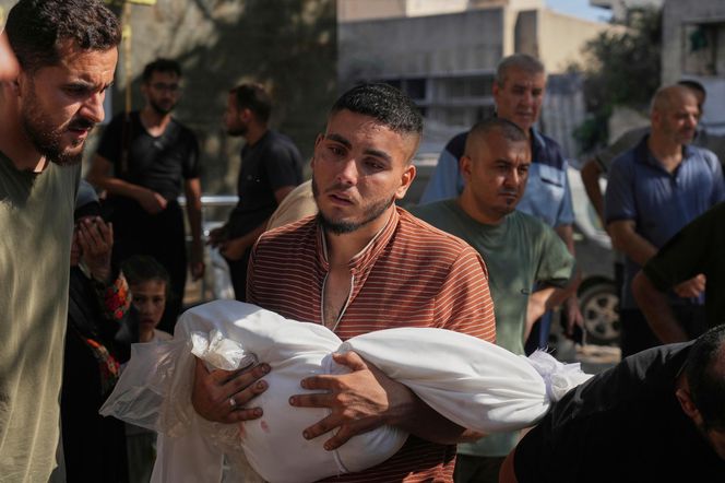 Strefa Gazy/ 74 zabitych w atakach Izraela, z czego 30 w nalocie na nadmorską kawiarnię.