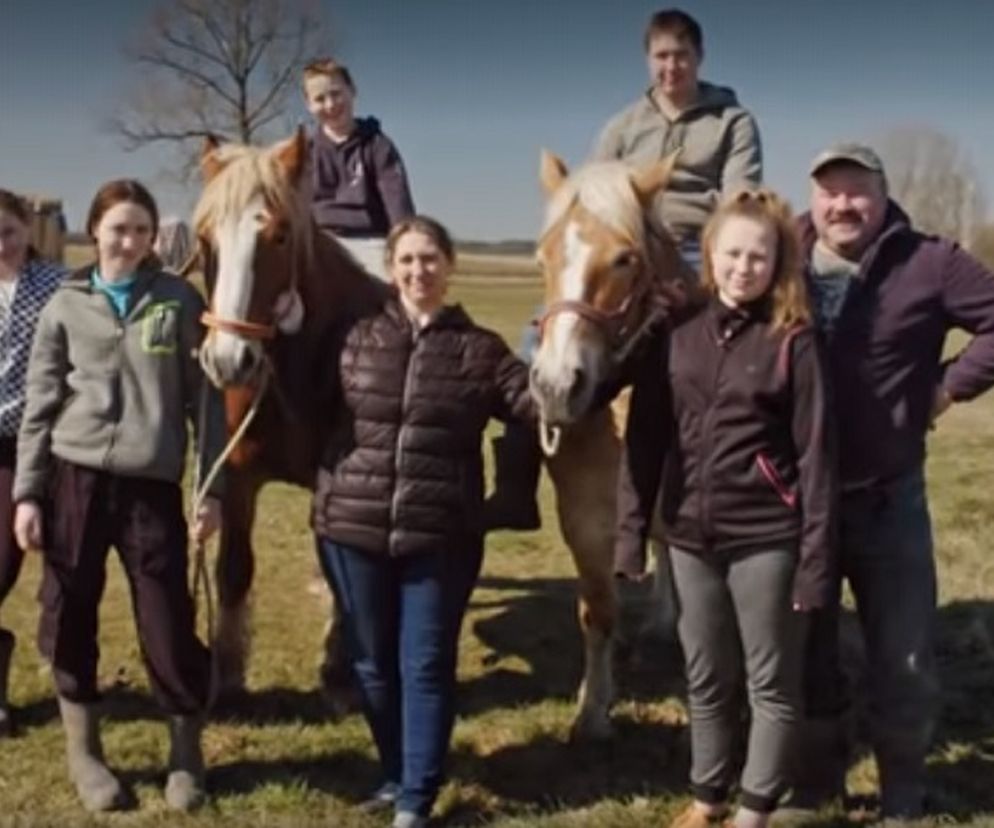 Rolnicy. Podlasie: Bogdan zdradził, jak wychowuje dzieci. Nie przeszkadza im smród 