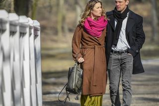 Filip Gurłacz z żoną Małgorzatą na spacerze