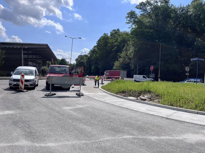 Nowości na rondzie przy Słowiańskiej w Gorzowie nabiera kolorów! Jak teraz wygląda?