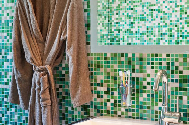 Zielona mozaika w łazience
