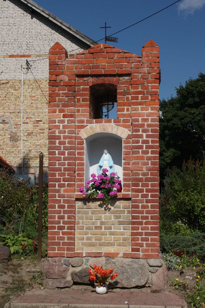Mazury czy Warmia? Odkryj niezwykłą wieś na pograniczu, która zachwyca historią!