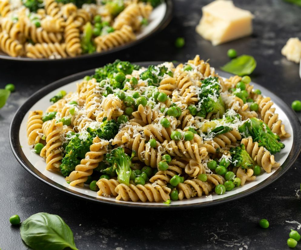 sałatka makaronowa z brokułem