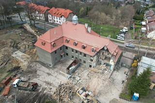 Wyburzają budynek szkoły w Mysłowicach