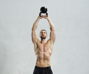 Kettlebell swing - technika i efekty wymachów z kettlem