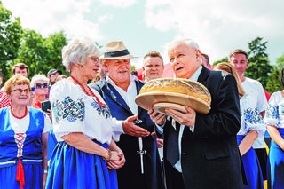 Tak od kulis wygląda kampania wyborcza 2023 Jarosława Kaczyńskiego i Donalda Tuska. Odsłaniamy KULISY i TAJEMNICE!