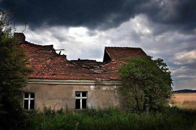 Nawiedzone domy w Polsce: tutaj bałbyś się postawić stopę [ZOBACZ ZDJĘCIA]