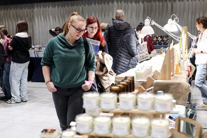 Targi Książki w Katowicach to okazja do zdobycia autografów pisarzy