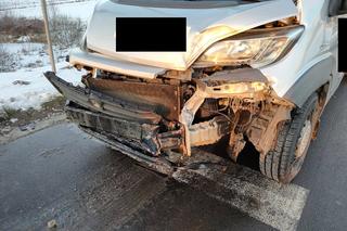 O krok od tragedii! Dostawczak zderzył się z pociągiem pod Rypinem [ZDJĘCIA]