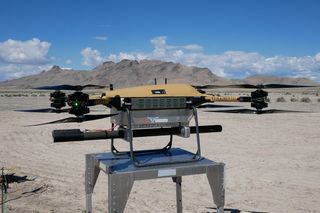 Dron TVS-150 z rakietą APKWS