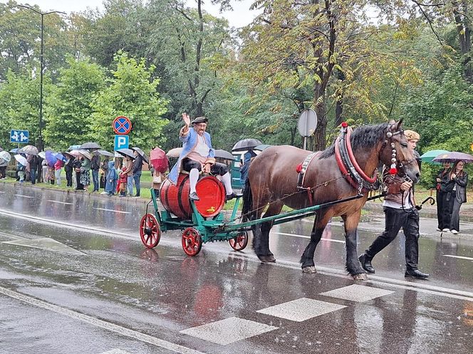Pochód Gwarkowski 2025 w strugach deszczu