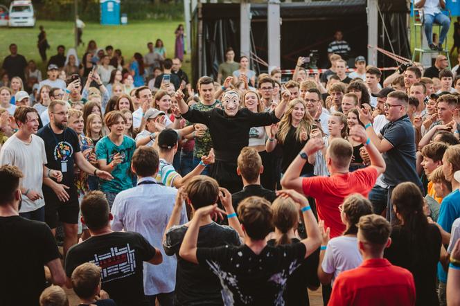 Festiwal Życia w Kokotku trwa. To chrześcijański Woodstock ZDJĘCIA 