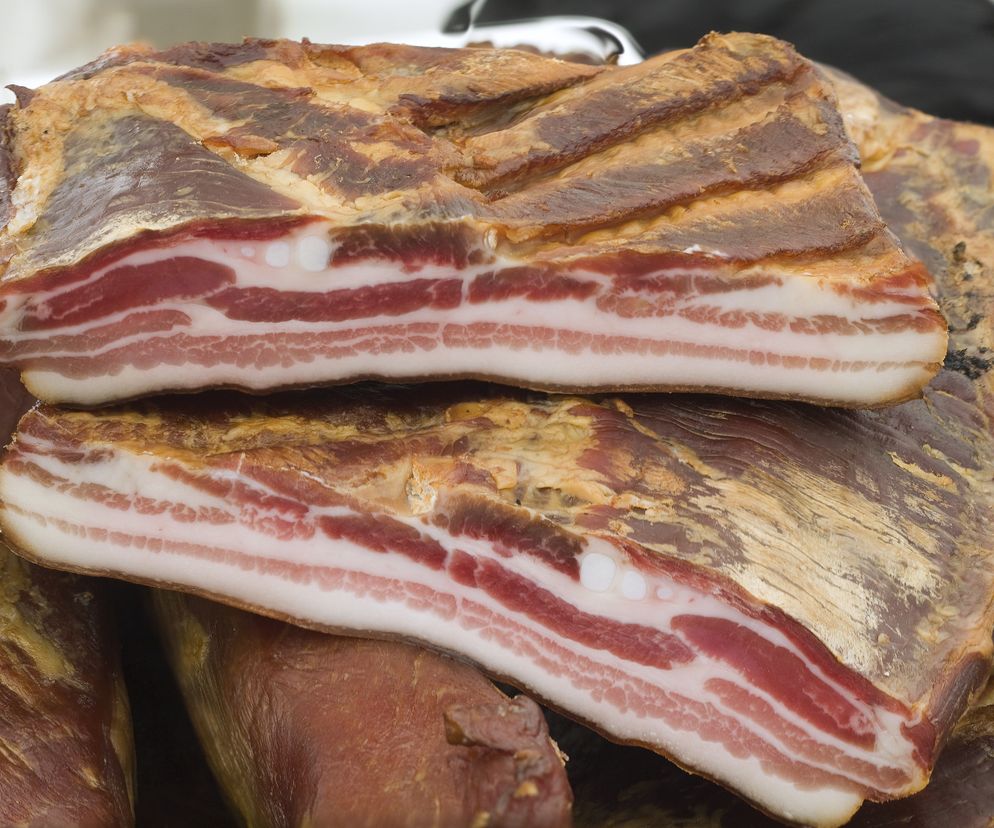 Boczek dojrzewający, przepis na domowy boczek marynowany na sucho