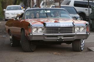 Chris Brown i Chevrolet Impala Convertible