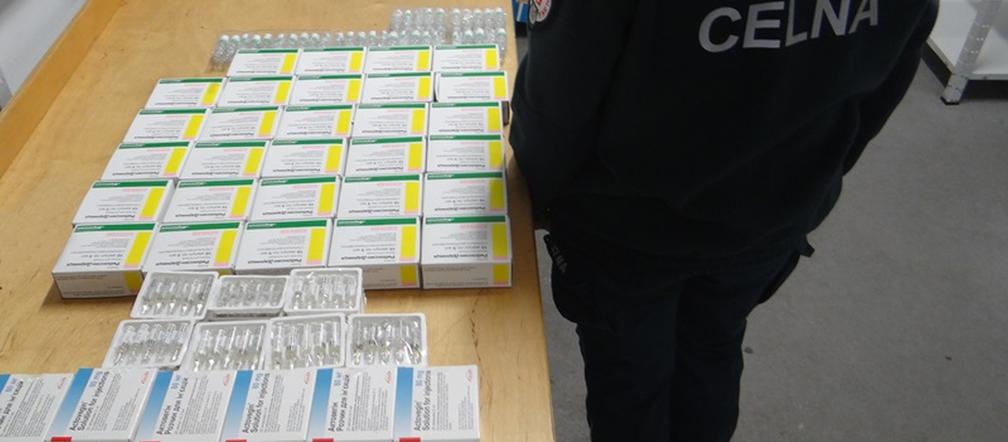 Nielegalne farmaceutyki zatrzymane na granicy w Krościenku