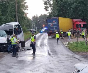 Zderzenie ciężarówki z busem. 16 poszkodowanych dzieci! Pomagali żołnierze