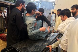 Autokar z weselnikami w Pakistanie wpadł do wąwozu