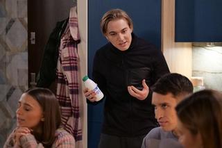 Pierwsza miłość, odcinek 3779: Anka (Anna Pentz), Biały (Igor Paszczyk), Iga (Waleria Gorobets), Filip (Dominik Smaruj)