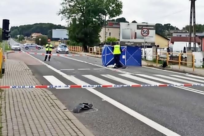 Śląskie: Kierowca zmiótł z jezdni kobietę przechodzącą na pasach. Trwa obława policji