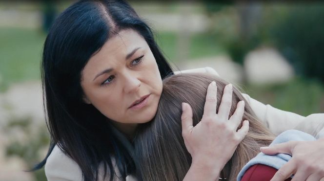 M jak miłość odc 1885. Sara (Nadia Smyczek), Kinga (Katarzyna Cichopek)