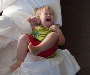 To nie trudny charakter. Co brak snu robi z mózgiem dziecka?