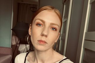 25-letnia aktorka pozuje ze stomią i wyznaje: Miałam poczucie, że moje ciało umarło