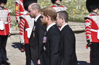 Pogrzeb księcia Filipa. Bracia pojednali się nad trumną dziadka [FOTO]
