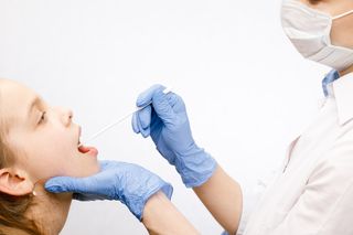 Covid-19 wykryty z oddechu w minutę. Rewolucyjne rozwiązanie w testowaniu koronawirusa