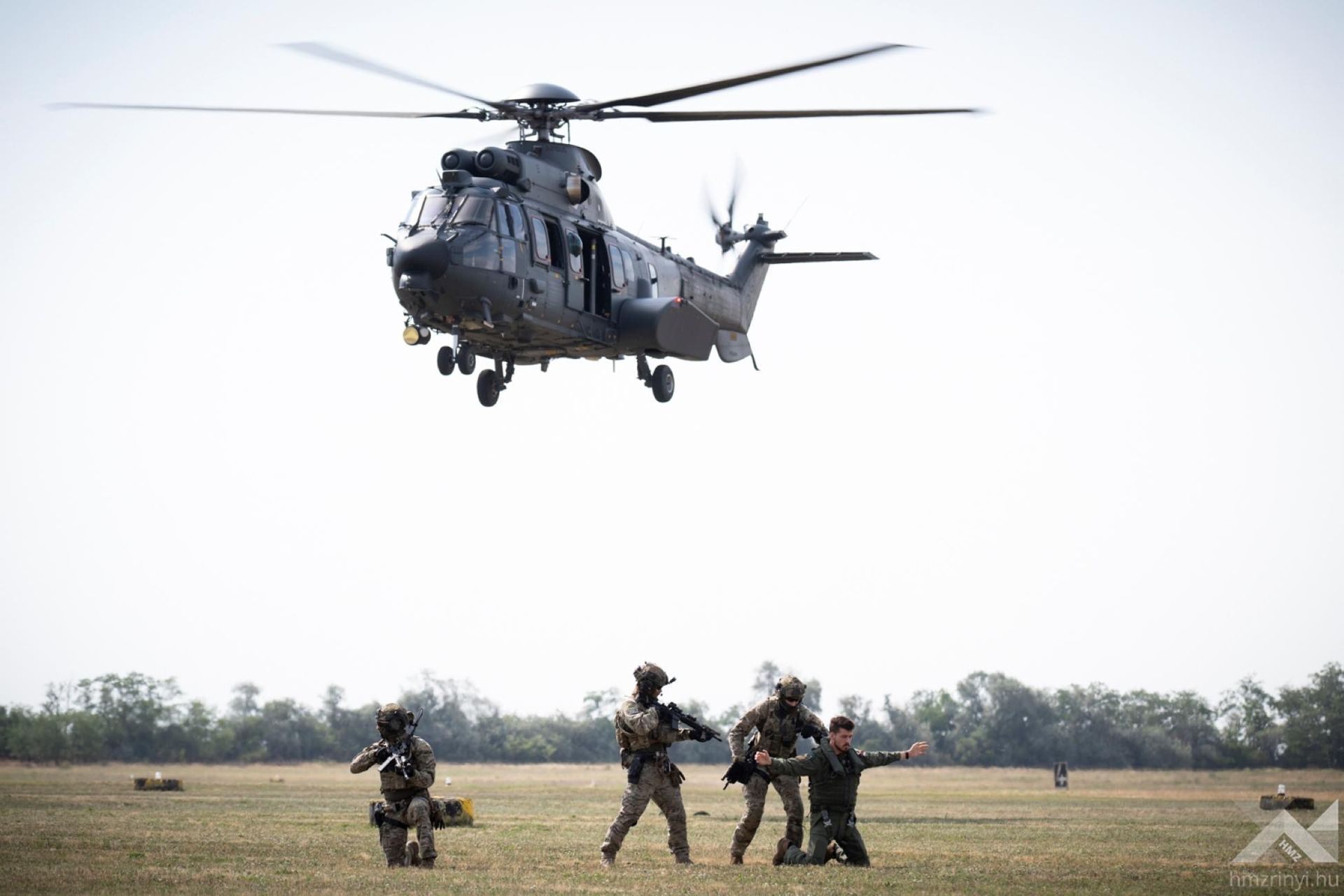 Węgierskie H225M w komplecie